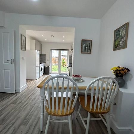 Bali Bliss Garden Flat With Parking Daire Enfield Dış mekan fotoğraf