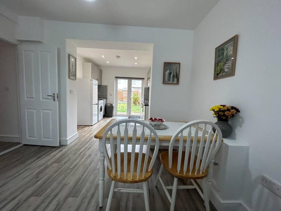 Bali Bliss Garden Flat With Parking Daire Enfield Dış mekan fotoğraf
